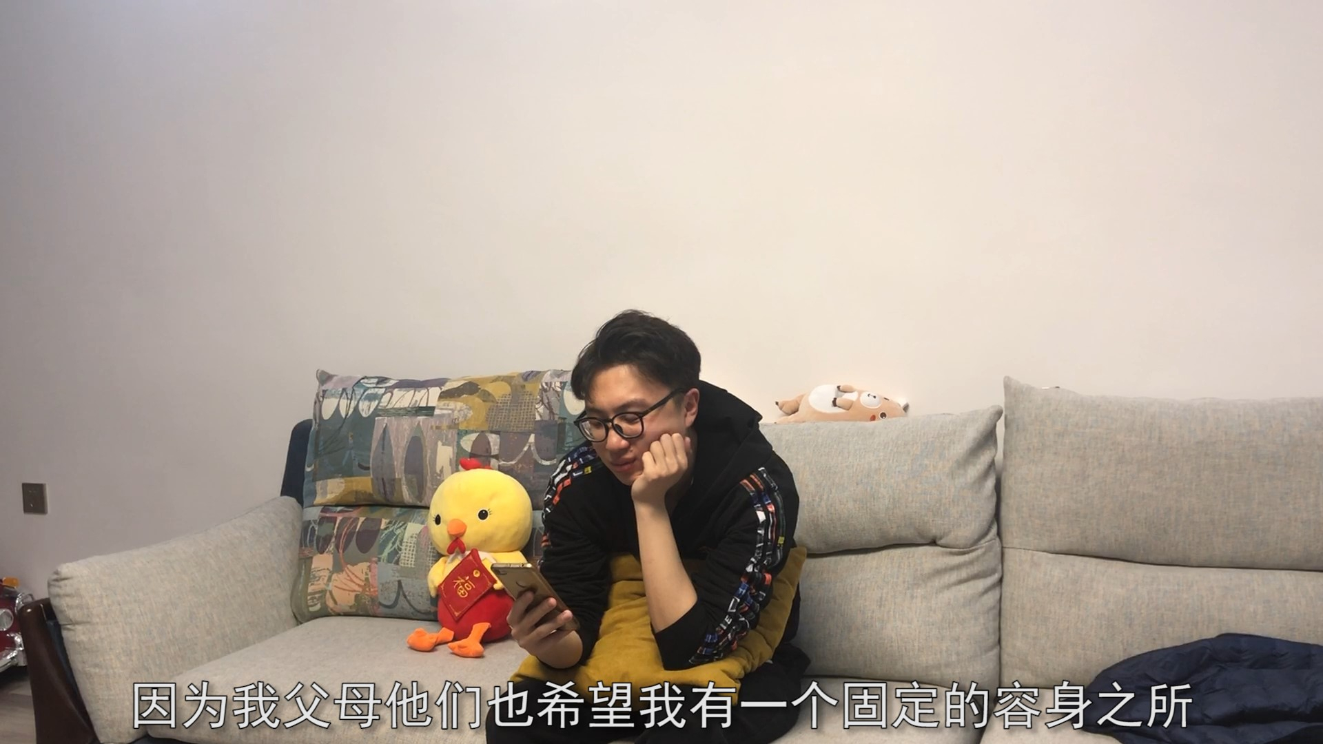 小伙问女友父母对他的看法,女友父母认为婚姻门当户才会幸福